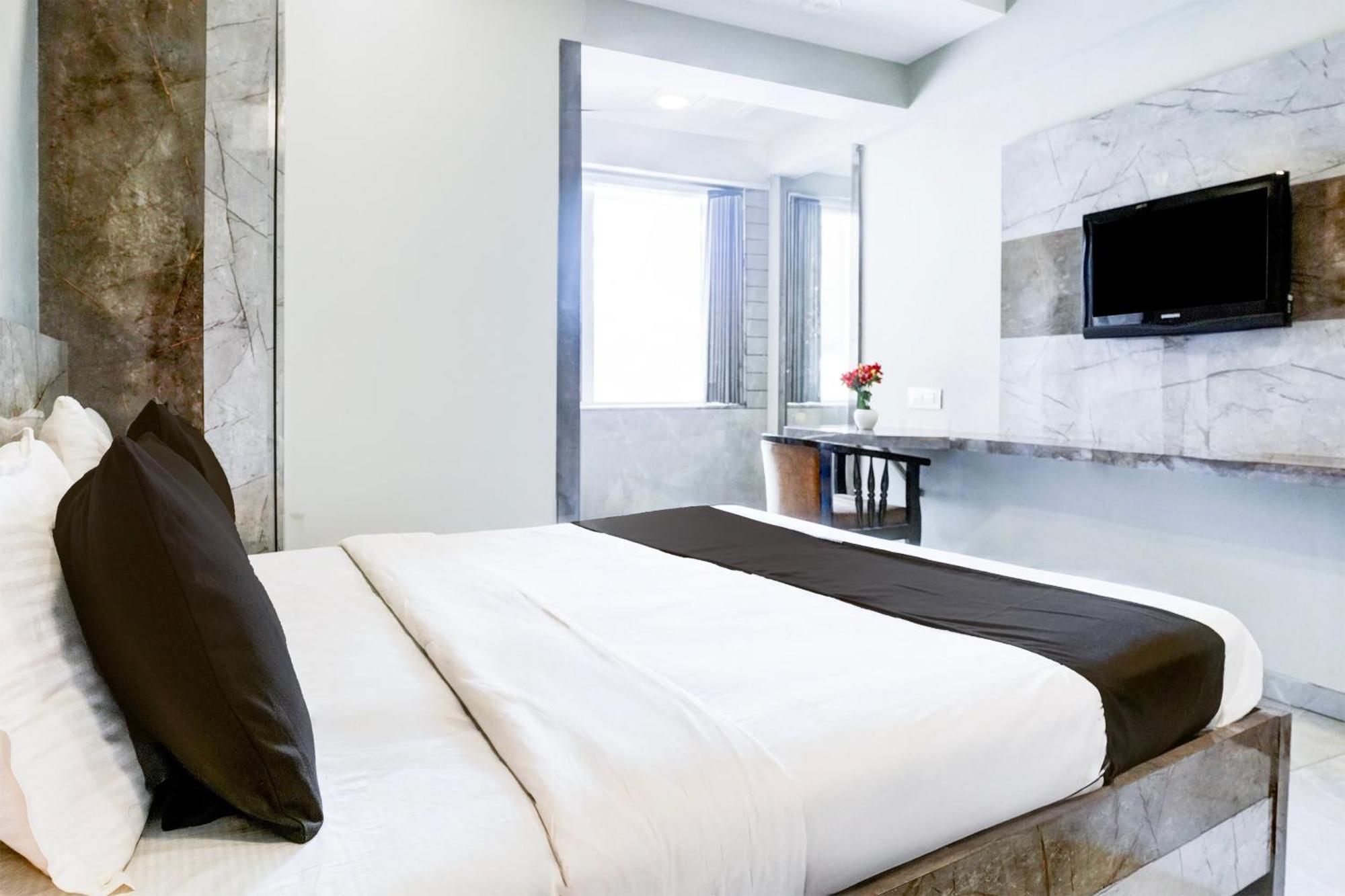 Hotel Super Townhouse Oak Vashi Turambhe Exteriér fotografie