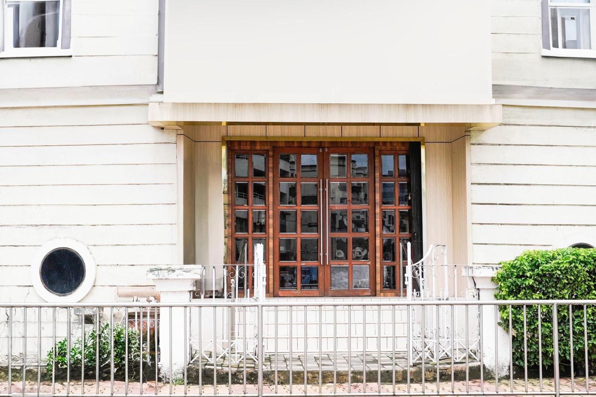 Hotel Super Townhouse Oak Vashi Turambhe Exteriér fotografie