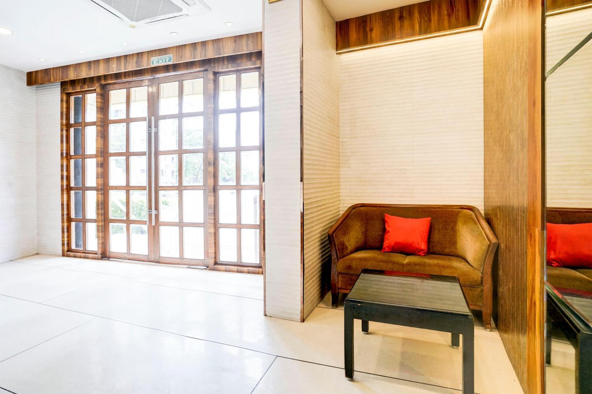 Hotel Super Townhouse Oak Vashi Turambhe Exteriér fotografie